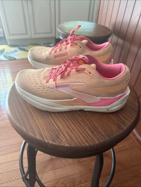 Brooks Shoes - Brooks 🏃‍♀️ Ghost Max 3 size 9 in coral great condition *ran 40 easy miles in*